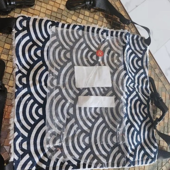 Adjustable Polyester Pet Hammock with Soft Fleece Lining with Durable Straps - Picture 2 of 2